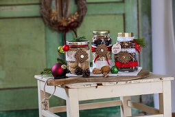 Homemade banderoles with pine cones for gift jars