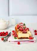 A base-less cheesecake with raspberries