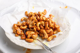 Caramelised spicy cashew nuts
