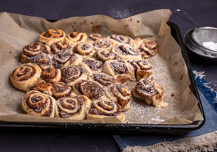 Veganer Hefeschnecken-Kuchen mit Nuss-Nugat-Füllung