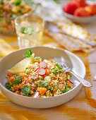 Taboulé with radishes and apricots