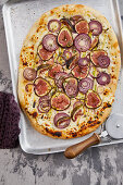 Caramelised red onion and fig pizza