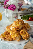 Savoury cheese knots