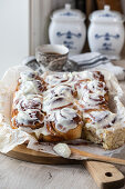 Cinnamon buns with frosting