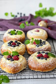 Yeast pastry with vanilla pudding and fresh berries