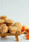 Apple and cinnamon muffins with crumble