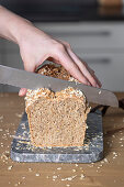 Vollkornbrot mit Haferflocken