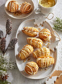 Bear patties with walnut cream and sugar glaze