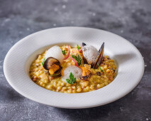 Fregola Sarda Risotto mit Bouchot-Muscheln und Meeresfrüchten