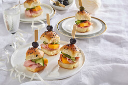 Mini sandwiches with ham, cheddar and olive