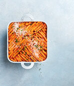 Gratinated sweet potato fries with bolognese and cheese