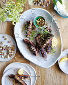 Grilled skewers with pistachios and lemon