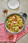 Spaghetti-Auflauf 'Primavera' mit grünem Spargel und Mozzarella