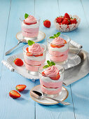 Strawberry mousse with yoghurt