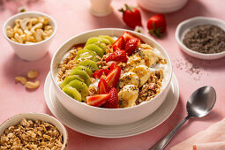 Yoghurt with granola, kiwi, strawberries and bananas