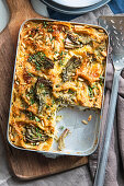 Lasagne mit Carasau-Brot und violetten Artischocken