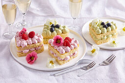 Heart-shaped mini cakes with cream and fresh fruit