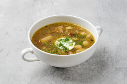 Kartoffel-Pilz-Suppe mit saurer Sahne