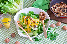 Endiviensalat mit Orangen und Walnüssen