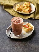 Hot chocolate with apple pie