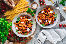 Nduja-Pasta mit Ricotta und Basilikum (Kalabrien)