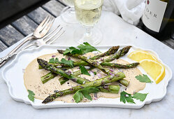 Green asparagus with tuna sauce