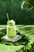 Iced Matcha Latte mit Haferdrink