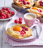 Puff pastry with apricots, red berries and vanilla pudding