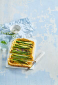 Asparagus quiche with Gouda cheese and red onions