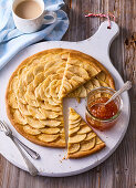 Apple pie with apricot jam