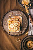 Toast mit Erdnussbutter und Banane