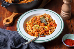 Spaghetti with chicken and lentil ragout