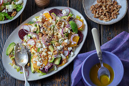 Salat mit Rote Bete, Orangen, Avocado und Feta