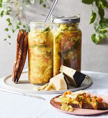 Piccalilli mit Brot und Käse