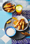 Portugiesische Piri-Piri-Pommes mit Knoblauch-Dip