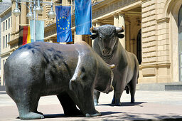 Bull and bear before Frankfurt Stock Exchange, Frankfurt, Hesse, Germany