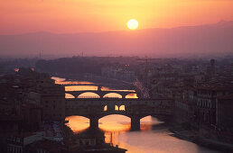 Arno Fluss, Florenz Toskana, Italien