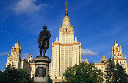 Statue vor dem Universitätsgebäude, Moslau, Russland, Europa