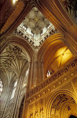 Blick in das Deckengewölbe der Kathedrale von Canterbury, Kent, England