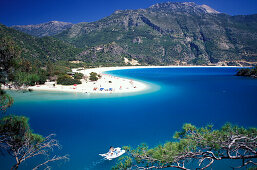 Strand in der Lagune von Ölüdeniz, Ölüdeniz, Lykische Küste, Türkei