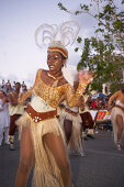 Tänzerin beim Straßenfest, Carnival, Le Moule, Grande-Terre, Guadeloupe, Karibisches Meer, Karibik, Amerika