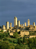 Stadtbild mit Türmen, San Gimignano, Toskana, Italien