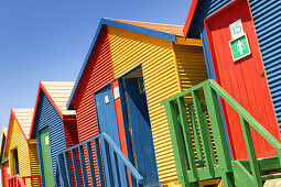 Umkleidekabinen auf St. James Strand, Westkap, Südafrika