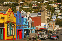 Farbenfrohe Fassaden von Cafes in der London Street, Lyttelton, Banks Halbinsel, Südinsel, Neuseeland, Ozeanien