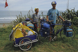 Family cyclist, West Coast, Family on bicycle tour, Familie auf Fahrrad-tour, South Island, New Zealand