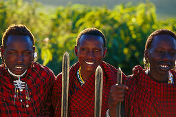 Drei Masai Stammesangehöriger, Tansania, Afrika