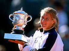 Steffi Graf mit Pokal, Tennis