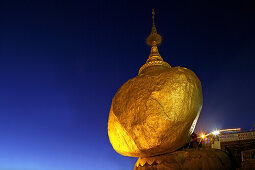 Sacred Rock, Golden Rock, place of piligrimage, Kyaikhtiyo, Myanmar, Burma, Asia
