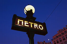 Metro, Paris France