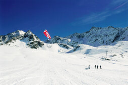 Kiteboarding in snow, Lermoos, Lechtaler Alpen, Tyrol, Austria